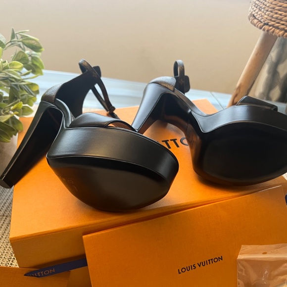 Louis Vuitton heels - Picture 7 of 8